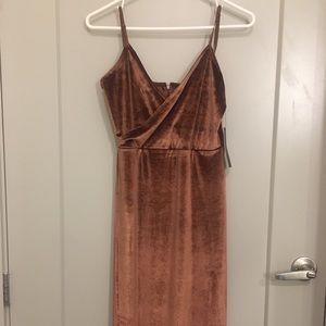 Lulu’s Velvet Midi Dress